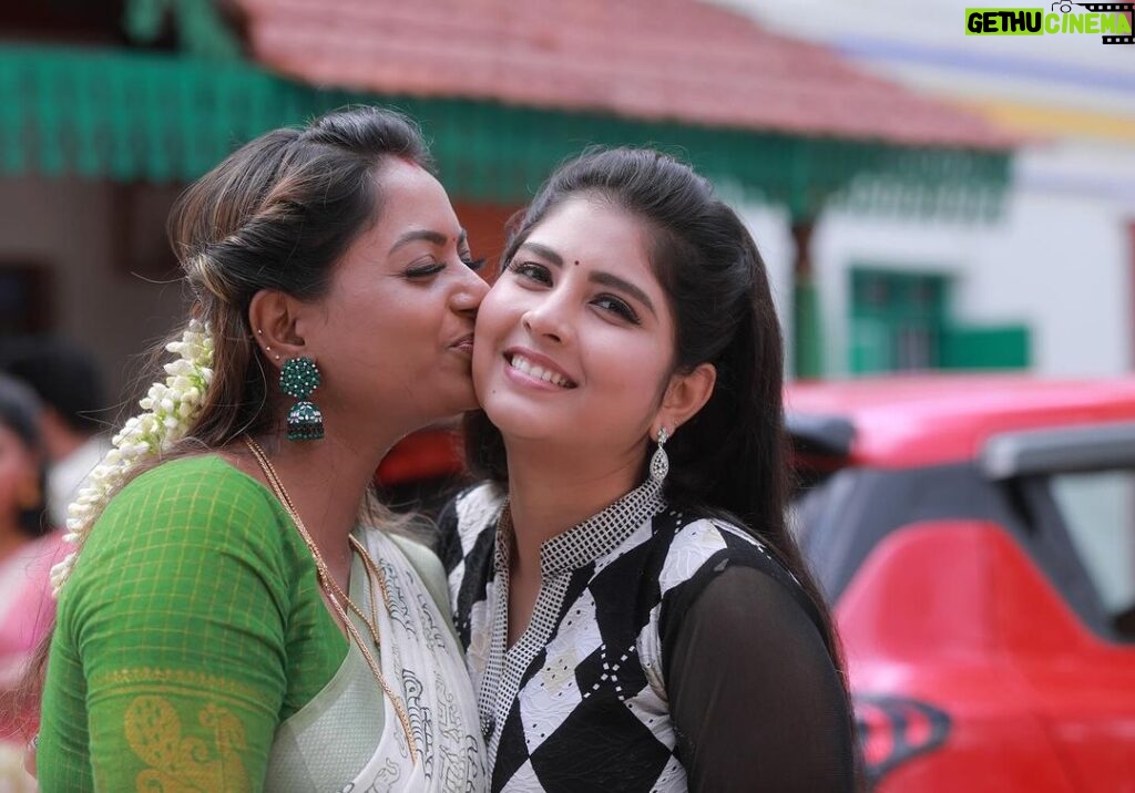 sathya sai krishnan Instagram - Kuzhali🪈Arasi👸 ❤️❤️ pic 📷 @pk_pphotographer #arasi👸 #akka #akkathangachi #akkathangachipaasam #love #happy #family #jointfamily #pandianstores #vijaytelevision #enjoy #shoot #picoftheday Chennai, India