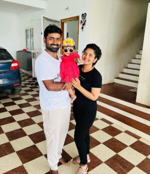 sathya sai krishnan Instagram - 🧿Happy Happy birthday to u🤞🏻

Note-with pakkathuveetu baby😝

#likes #pic #picoftheday #viralvideos #trending #trnd #couple #family #livelifetothefullest #happybirthday #happy