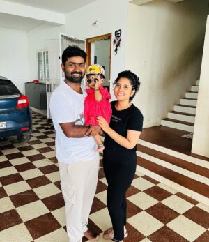 sathya sai krishnan Instagram - 🧿Happy Happy birthday to u🤞🏻

Note-with pakkathuveetu baby😝

#likes #pic #picoftheday #viralvideos #trending #trnd #couple #family #livelifetothefullest #happybirthday #happy