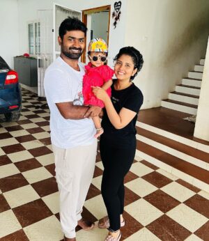 sathya sai krishnan Instagram - 🧿Happy Happy birthday to u🤞🏻

Note-with pakkathuveetu baby😝

#likes #pic #picoftheday #viralvideos #trending #trnd #couple #family #livelifetothefullest #happybirthday #happy