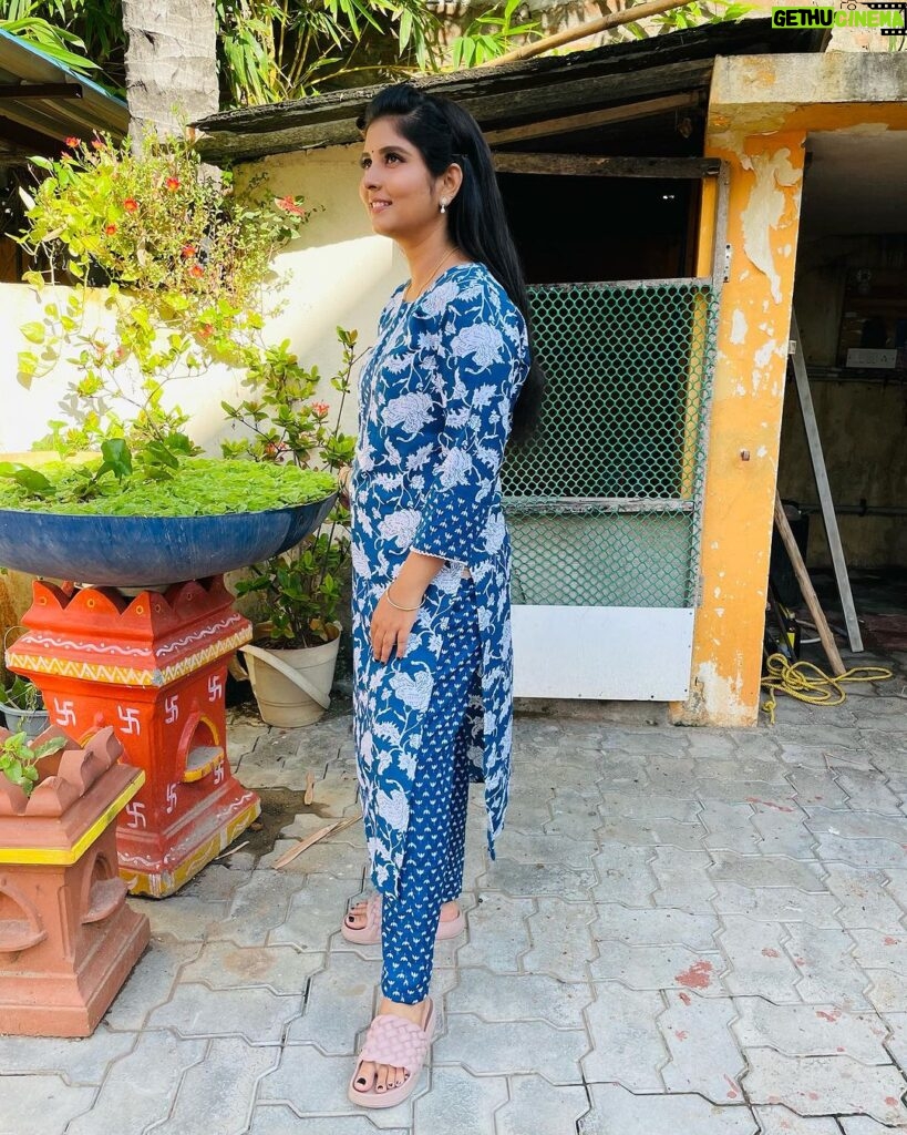 sathya sai krishnan Instagram - Happy morning❤ From Arasi👸 @aiza_apparel 👗 #Arasi #pandianstores #pandianstoresserial #ps2 #vijaytelevision #vijaytv #hotstar #tend #like #viral #lovequotes #dress #fashion #blue #salwar #kurti Chennai, India