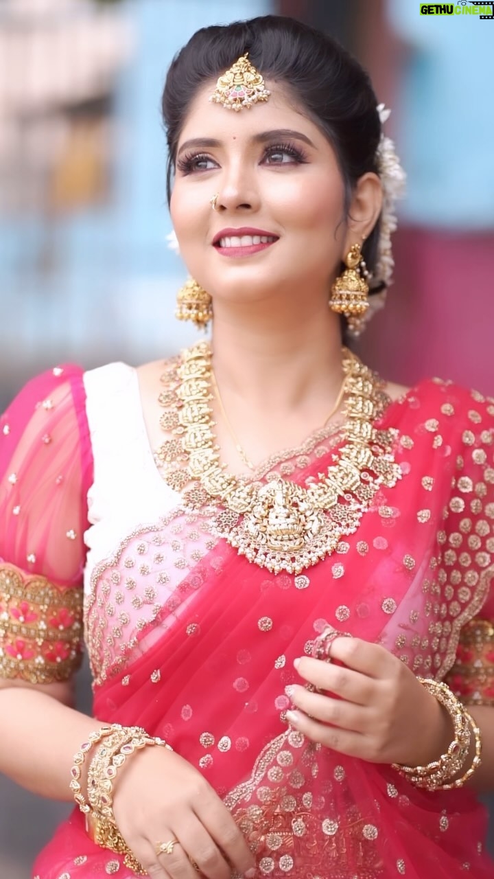 sathya sai krishnan Instagram - vachanamma😂 #pandianstores #arası #vachindhamma #geethagovindam #vijaydevarakonda #rashmikamandanna #love #traditional #telugusongs #teluguammayi #halfsaree #makeuplover #makeover #bridal #insta #instadaily #réel #lik #instalike #reelitfeelit Chennai, India