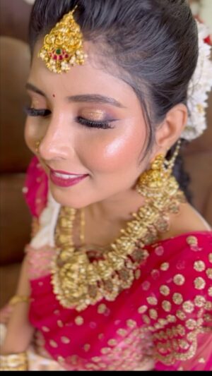 sathya sai krishnan Instagram - 🎺chammak challo💃

🖌️💄 @radha_makeup_artist 
🥻👗 @sri_embroideries

#pandianstores #ps2 #vijaytelevision #vijaytv #serial #shooting #likes #reels #viral #trend #insta  #instalike #instadaily #instafashion #instamood #friends #jolly #trip #shoot #reelike♥️#nakeup #hairstyle #jewellery #photoshoot #makeupartist #makeupideas