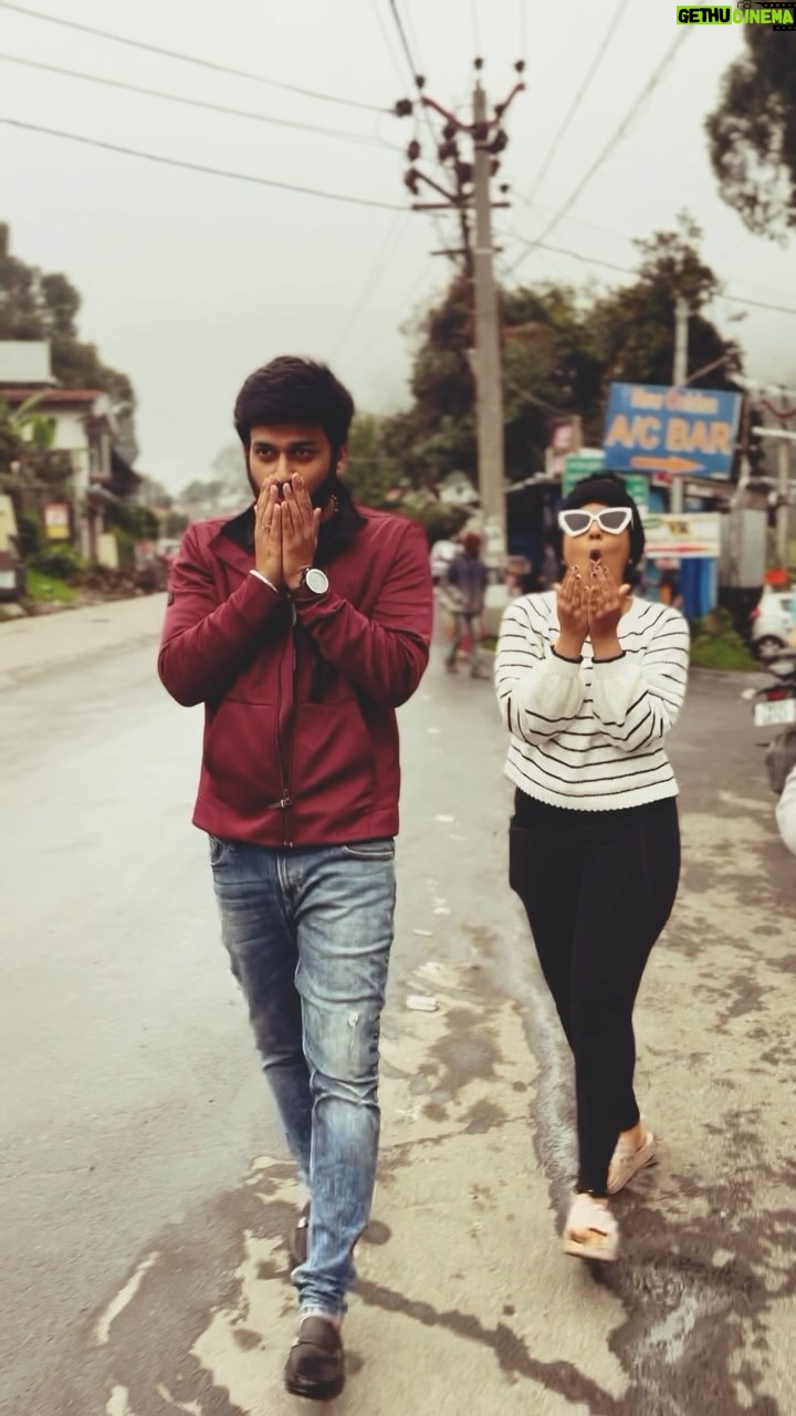 sathya sai krishnan Instagram - ☃️yenti yenti with anna👑🙌🏻 #pandianstores #ps2 #vijaytelevision #vijaytv #serial #shooting #likes #reels #viral #trend #insta #kodai #instalike #instadaily #instafashion #instamood #yentiyenti Chennai, India
