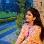 sathya sai krishnan Instagram - one of my moms choice❤️fav🤷🏻‍♀️ #vijaytelevision #pandianstores #hotstar #arası #kodaikanal #reels #likes #insta #instagood #instalike #oldsongs #retro #mannavanperaisolli #illayarajasongs #ilayarajasongs🎧 Kodaikkanal