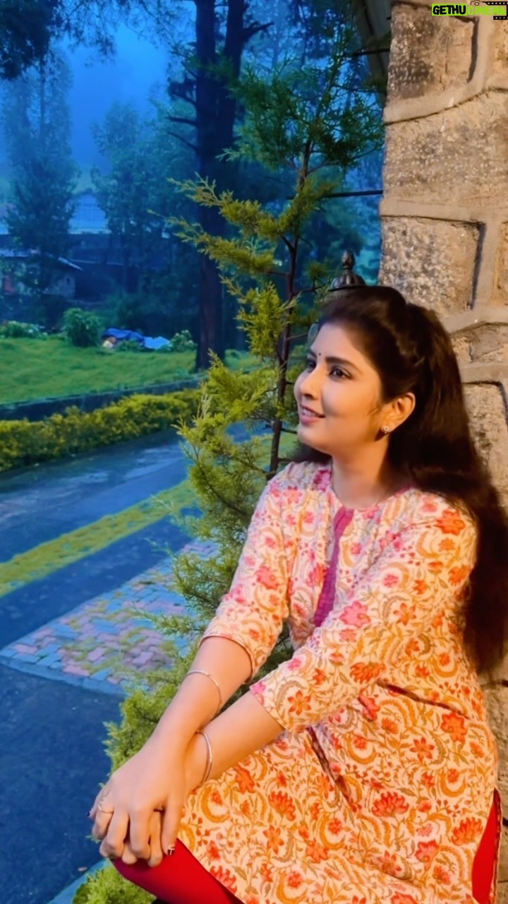 sathya sai krishnan Instagram - one of my moms choice❤️fav🤷🏻♀️ #vijaytelevision #pandianstores #hotstar #arası #kodaikanal #reels #likes #insta #instagood #instalike #oldsongs #retro #mannavanperaisolli #illayarajasongs #ilayarajasongs🎧 Kodaikkanal