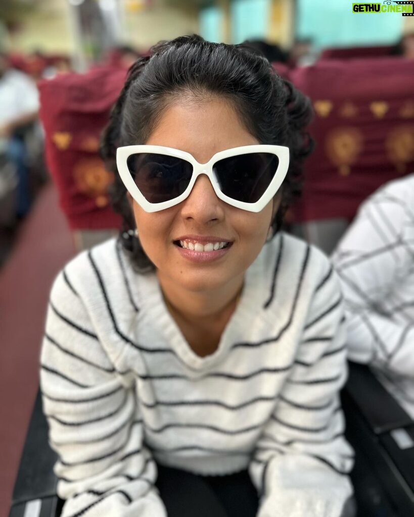 sathya sai krishnan Instagram - Train clicks📷 🚂 🚂 🚂 🚂 #pandianstores #vijaytelevision #arasi #train #trainjourney #kodaikanal #kodai #shoot #bts #enjoy #chillvibes #climate #nature #hills Kodaikkanal