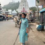sathya sai krishnan Instagram - om nama shivaya🧿 #temple #family #timewithfamily #bhakthi #insta #trending #viralreels #viral #reelitfeelit #instadaily Kalahasthi