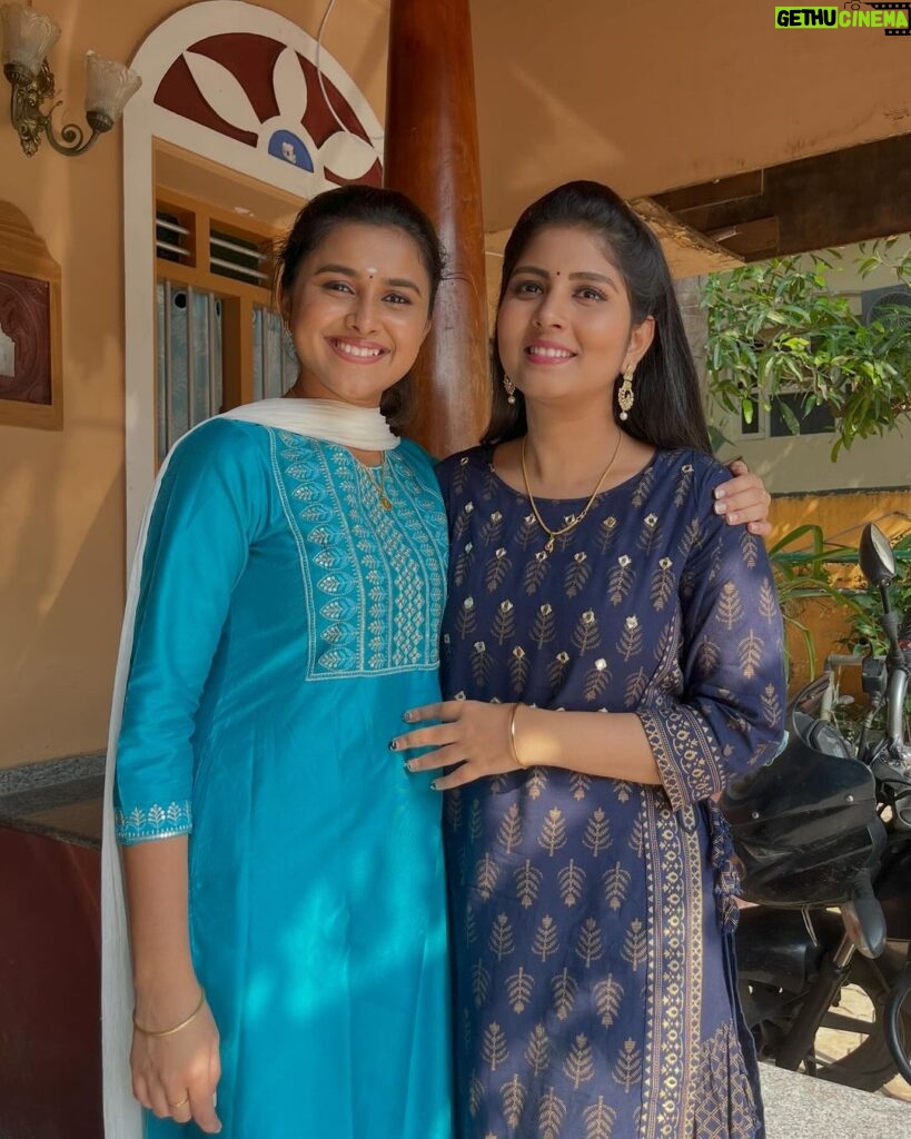 sathya sai krishnan Instagram - Raji🫶🏼Arasi #pandianstores #vijaytelevision #disneplushotstar #friends #friendship #memes #pic #photo #shooting #picoftheday #instadaily #ps2 Chennai, India