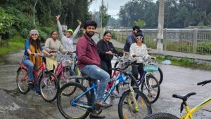 sathya sai krishnan Instagram - 🚴🚴‍♂️Cycle rounding with ps2 team❤️

#pandianstores #vijaytelevision #kodaikanal #kodai #kodaidiaries #enjoy #happy #jolly