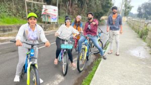 sathya sai krishnan Instagram - 🚴🚴‍♂️Cycle rounding with ps2 team❤️

#pandianstores #vijaytelevision #kodaikanal #kodai #kodaidiaries #enjoy #happy #jolly