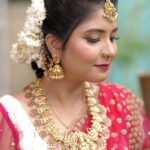 sathya sai krishnan Instagram – Makeup @radha_makeup_artist 
dress & jewellery @sri_embroideries 
photography @arunsam.photography

#makeup #traditional #celebrity #transformation #bride #cute #réel #reelitfeelit #insta #instadaily #instalike #trendingreels #viralreels #vijaytelevisionserials #pandianstores #arasi Chennai, India