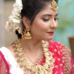 sathya sai krishnan Instagram - Makeup @radha_makeup_artist dress & jewellery @sri_embroideries photography @arunsam.photography #makeup #traditional #celebrity #transformation #bride #cute #réel #reelitfeelit #insta #instadaily #instalike #trendingreels #viralreels #vijaytelevisionserials #pandianstores #arasi Chennai, India