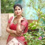 sathya sai krishnan Instagram - Makeup @radha_makeup_artist dress & jewellery @sri_embroideries photography @arunsam.photography #makeup #traditional #celebrity #transformation #bride #cute #réel #reelitfeelit #insta #instadaily #instalike #trendingreels #viralreels #vijaytelevisionserials #pandianstores #arasi