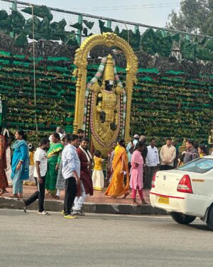 sathya sai krishnan Instagram - நீ இல்லாமல் நான் இல்லை❤️

🌼Govindha Govindhaaa🙏

➖➖➖👁️‍🗨️

#thirupathi #thirumala #thirumalathirupathidevasthanam #temple #hills #pray #devotional #templetime #god #godfirst #newyear #newyearblessings #newyear2024 #insta #instagood #instadaily #instalike #instamood
