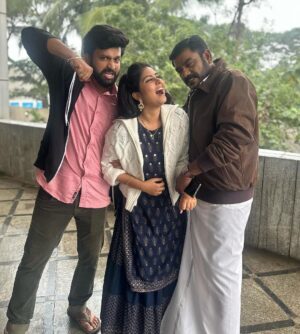 sathya sai krishnan Instagram - Fun with அப்பா - அண்ணா👨‍👨‍👧

#pandianstores #vijaytelevision #kodaikanal #kodai #kodaidiaries #enjoy #happy #jolly #appalove #annalove #pandianstoresserial #appa #thandhai #kodai #causual #candid #lik #instalike #instamood #instafashion #instalove #instadaily