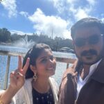 sathya sai krishnan Instagram - ☃️kodai kulirin uchakattathil pirandhanaal kondadiya en appa pandian avargaluku pirandhanaal vazhthukkal🎂🍩🙏 happy birthday to u anne @stalinmuthu27 #pandianstores #ps2 #vijaytelevision #birthdaycelebration #enjoy #happybirthday #happy #team #behindthecamera #kodai #kodaidairies #happyteam #venus #enjoyment #family #love #shootlove Kodaikkanal