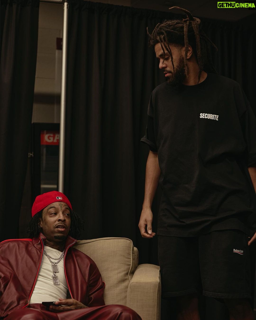 21 Savage - 1.6 Million Likes - birthday bash hasn’t felt like that in a while…thank you to everybody who came out for me 🖤🖤🖤