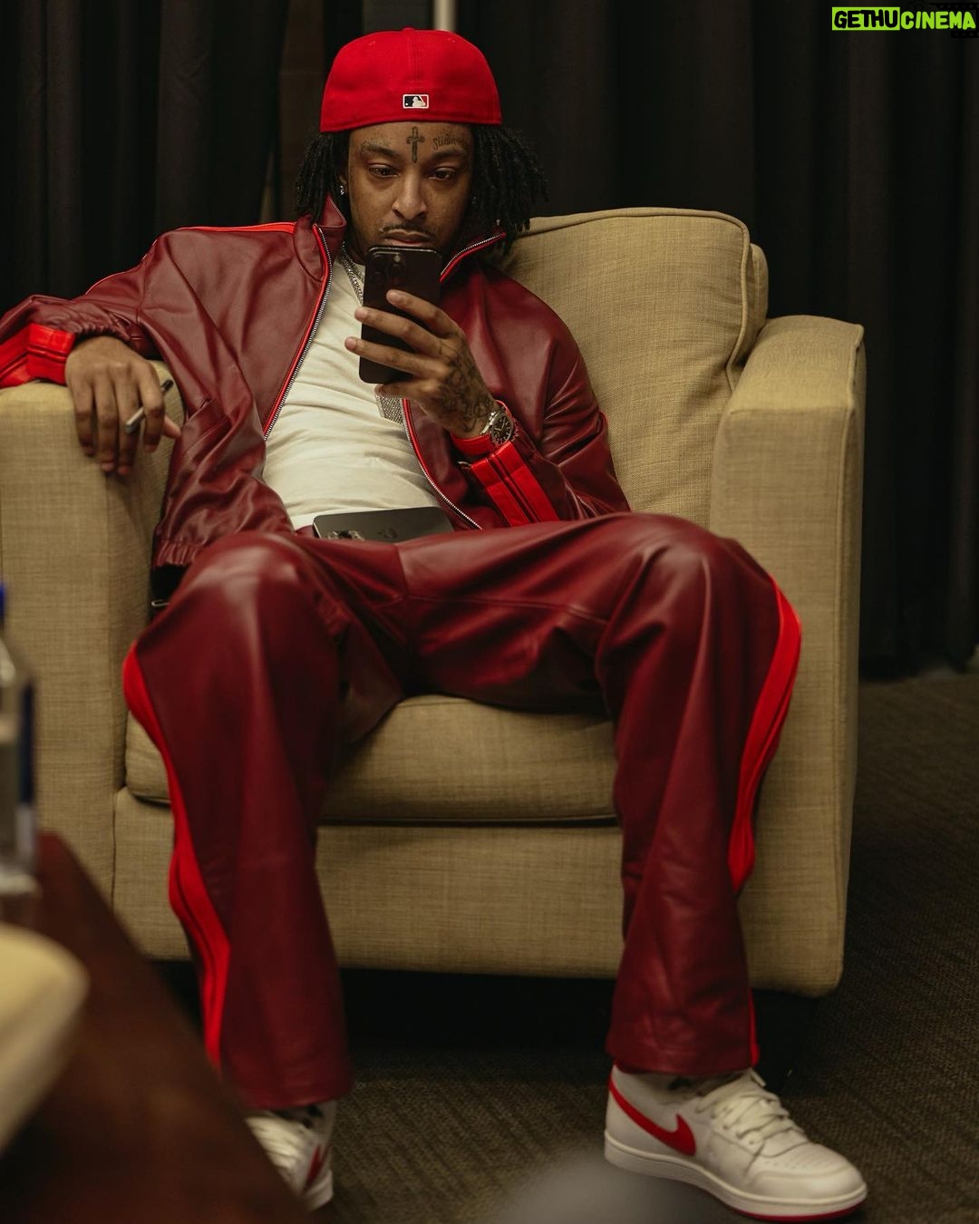 21 Savage - 1.6 Million Likes - birthday bash hasn’t felt like that in a while…thank you to everybody who came out for me 🖤🖤🖤