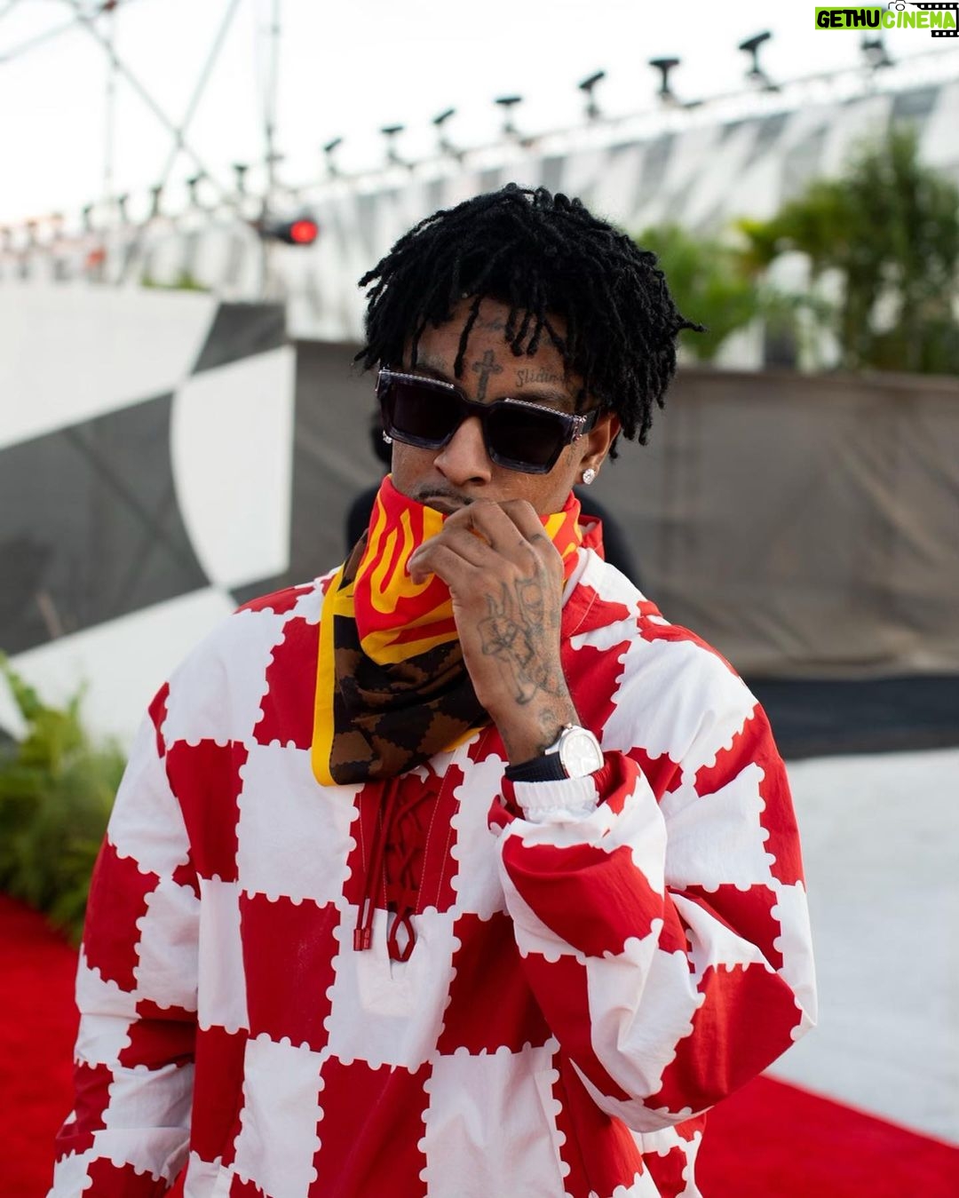 21 Savage Instagram - every text I have from Virgil got the ✨ emoji drop some for him 🐐