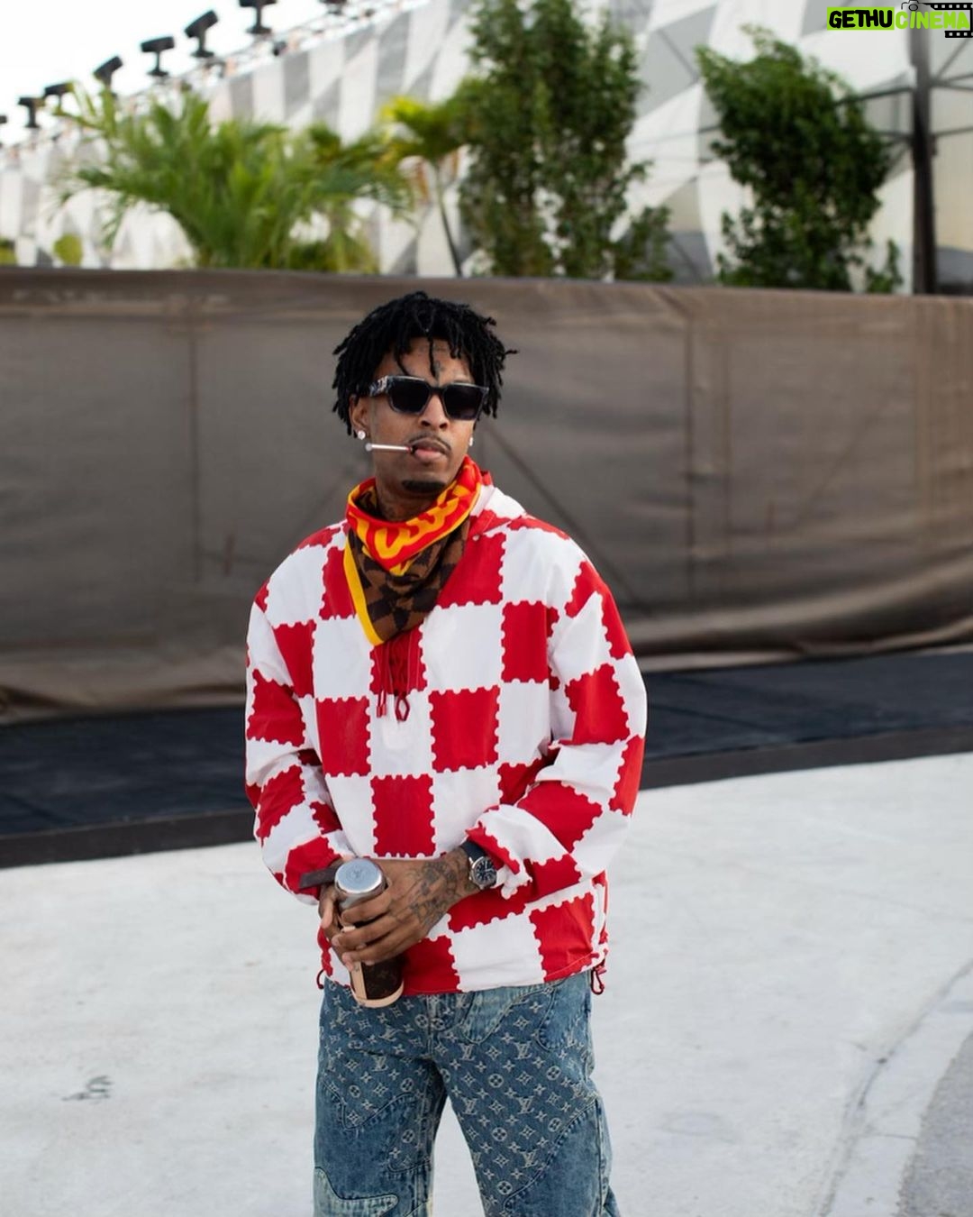 21 Savage Instagram - every text I have from Virgil got the ✨ emoji drop some for him 🐐