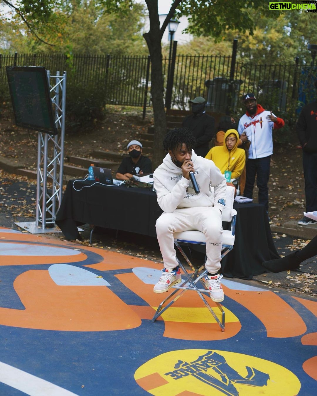 21 Savage Instagram - Takin it back to where it needs to be. ATL we outside 🏀🏀🏀🏀🏀 #BankAccountAtHome #ad @chime Old Fourth Ward