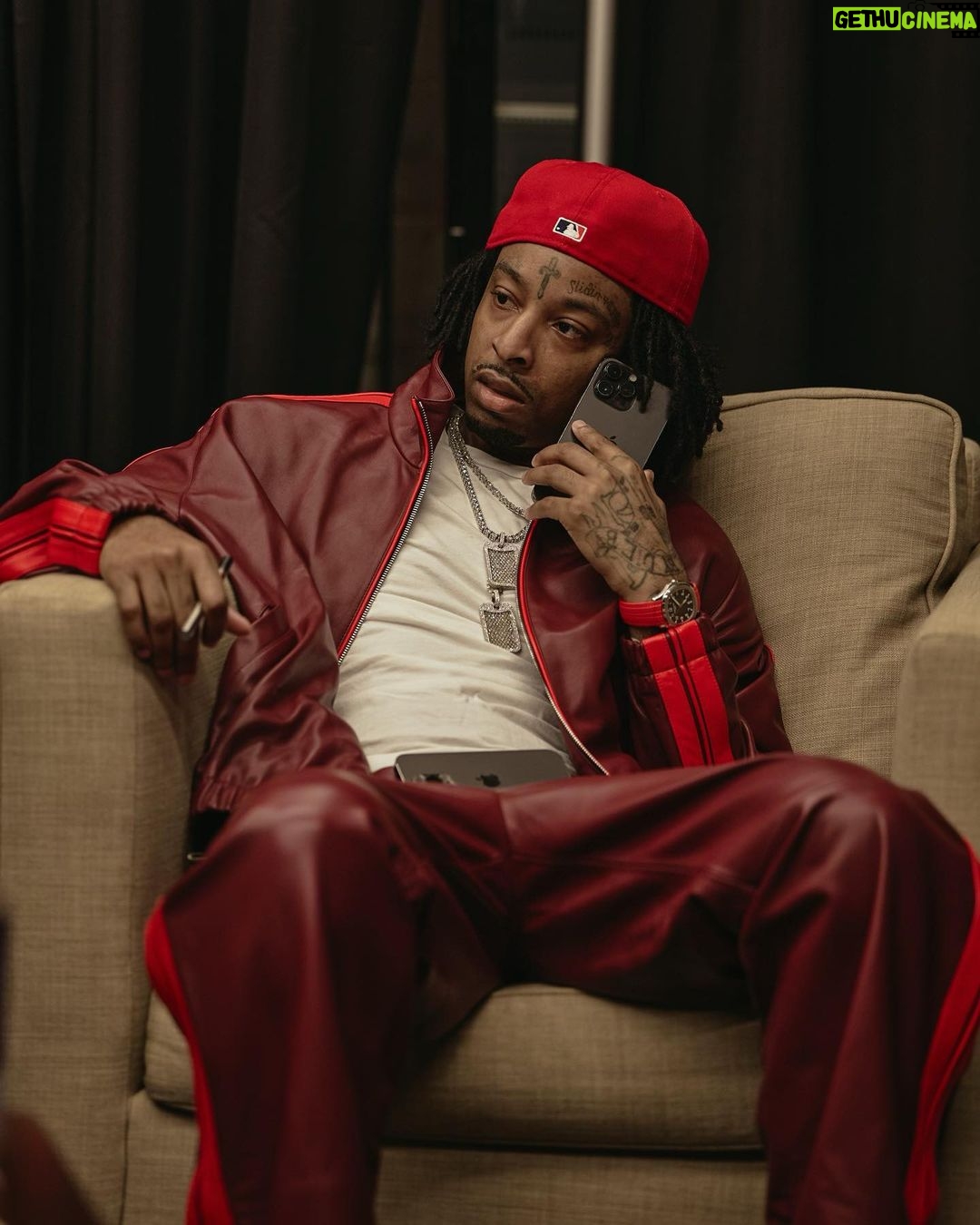 21 Savage - 1.6 Million Likes - birthday bash hasn’t felt like that in a while…thank you to everybody who came out for me 🖤🖤🖤