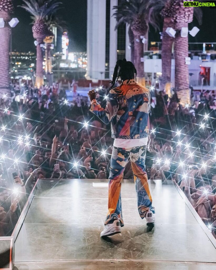 2 Chainz Instagram - Was in Vegas @draislv standing on bizness 🌊