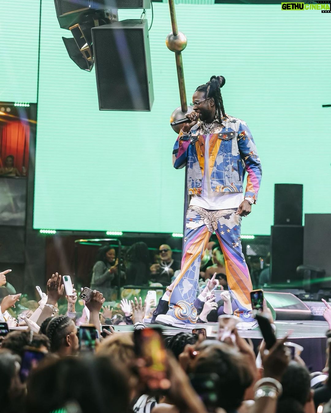 2 Chainz Instagram - Was in Vegas @draislv standing on bizness 🌊