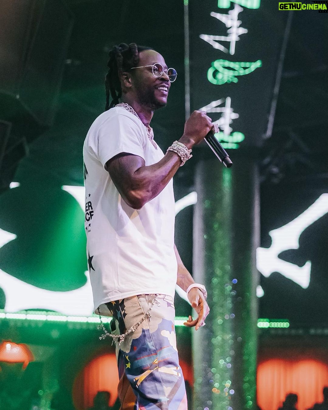 2 Chainz Instagram - Was in Vegas @draislv standing on bizness 🌊