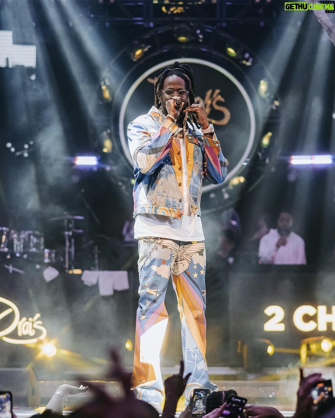 2 Chainz Instagram - Was in Vegas @draislv standing on bizness 🌊