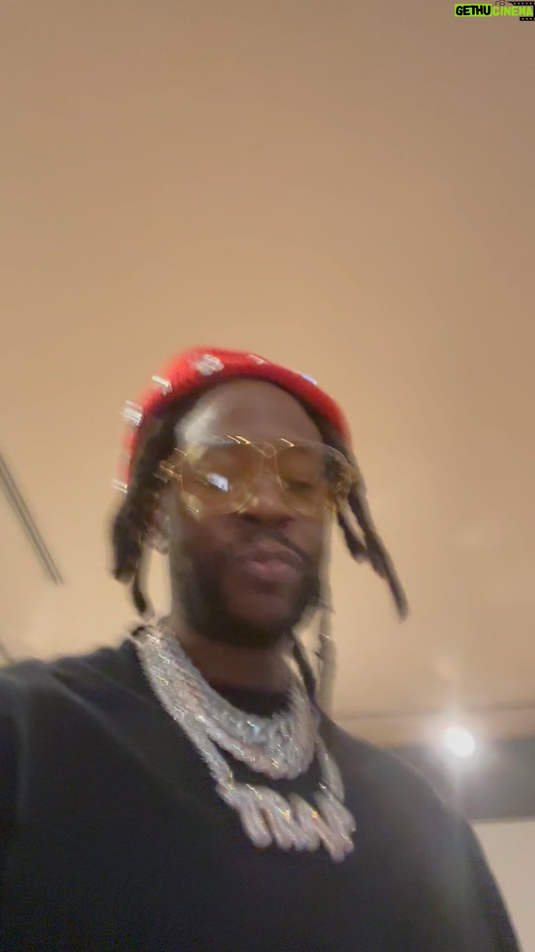 2 Chainz Instagram - When people ask me what a tv track is ‼️ ? Its actually more work than people can image ,especially if you doin 45/60 min sets #showmanship101 ps. You know I can get down with the best of them right