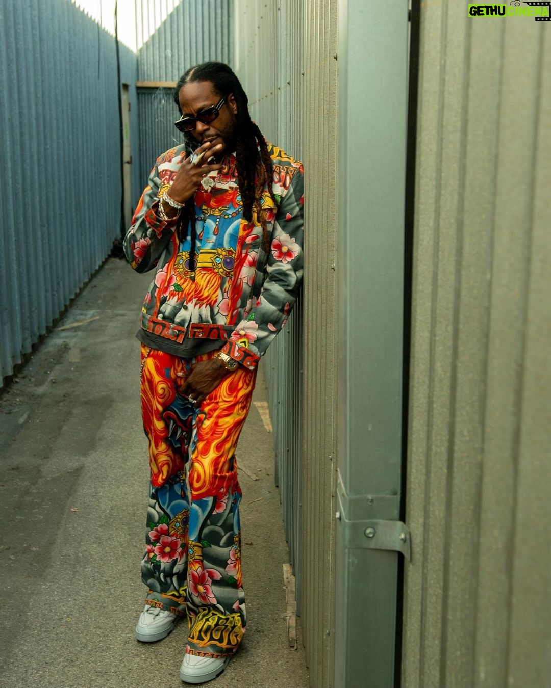 2 Chainz - 38.2K Likes - Standing on binness #welcome2collegrove