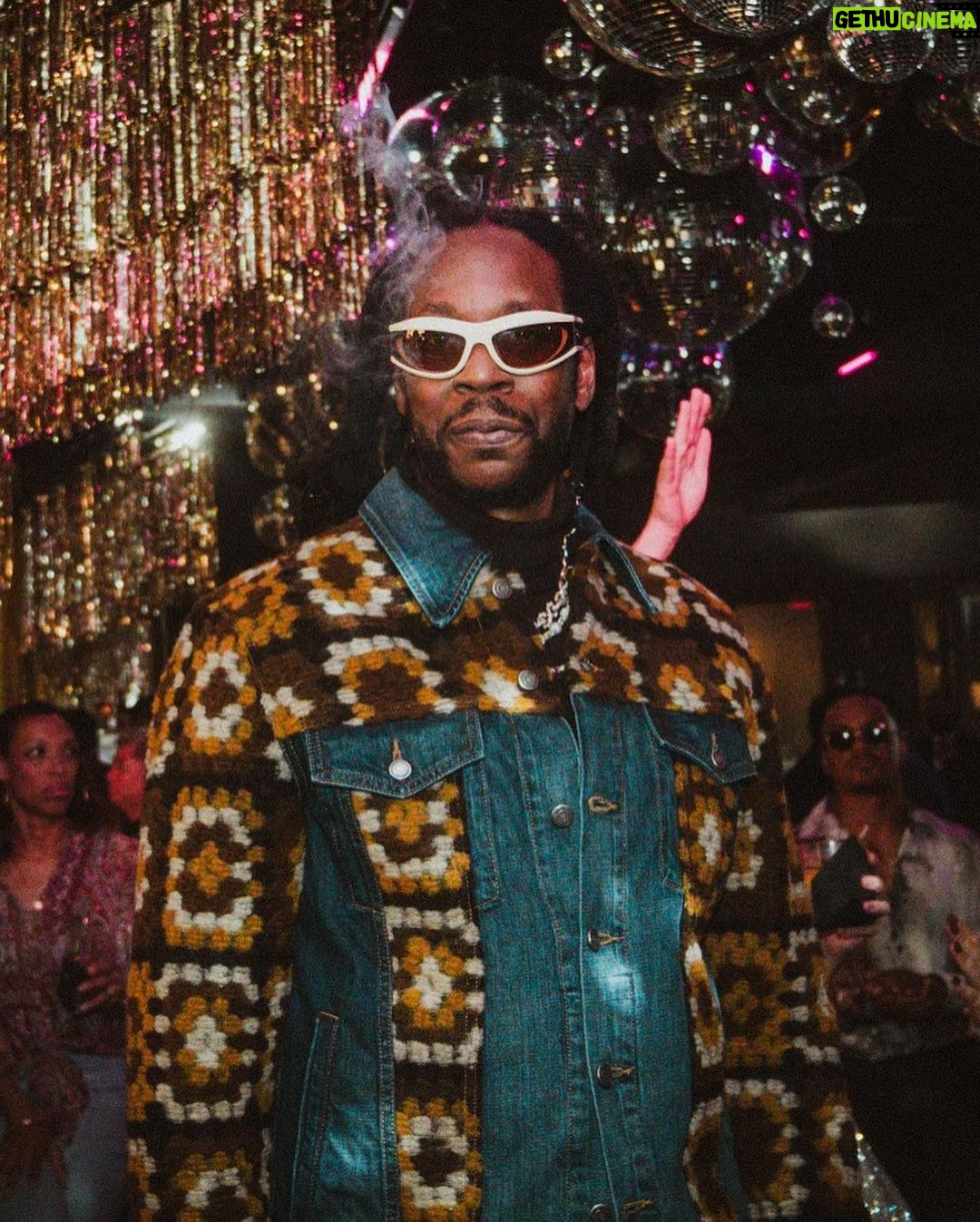 2 Chainz - 88.5K Likes - Nothing but love 💪🏿💯💜💛 @kingjames