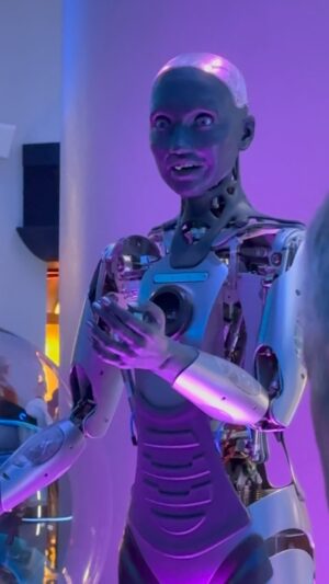 A. R. Rahman Instagram - Finally saw an  interactive robot  @spherevegas