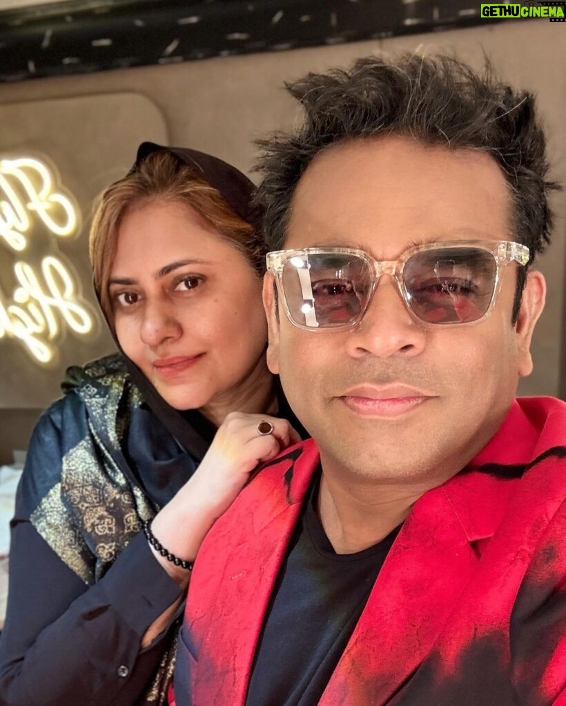 A. R. Rahman Instagram - Lal salaam music release ..wifey makes a rare appearance ..to cheer up the team! #superstar @aishwaryarajini
