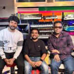 A. R. Rahman Instagram – Ayalaan 👽 Chat 

#ayalaan. #jblm2 AR Rahman Studio