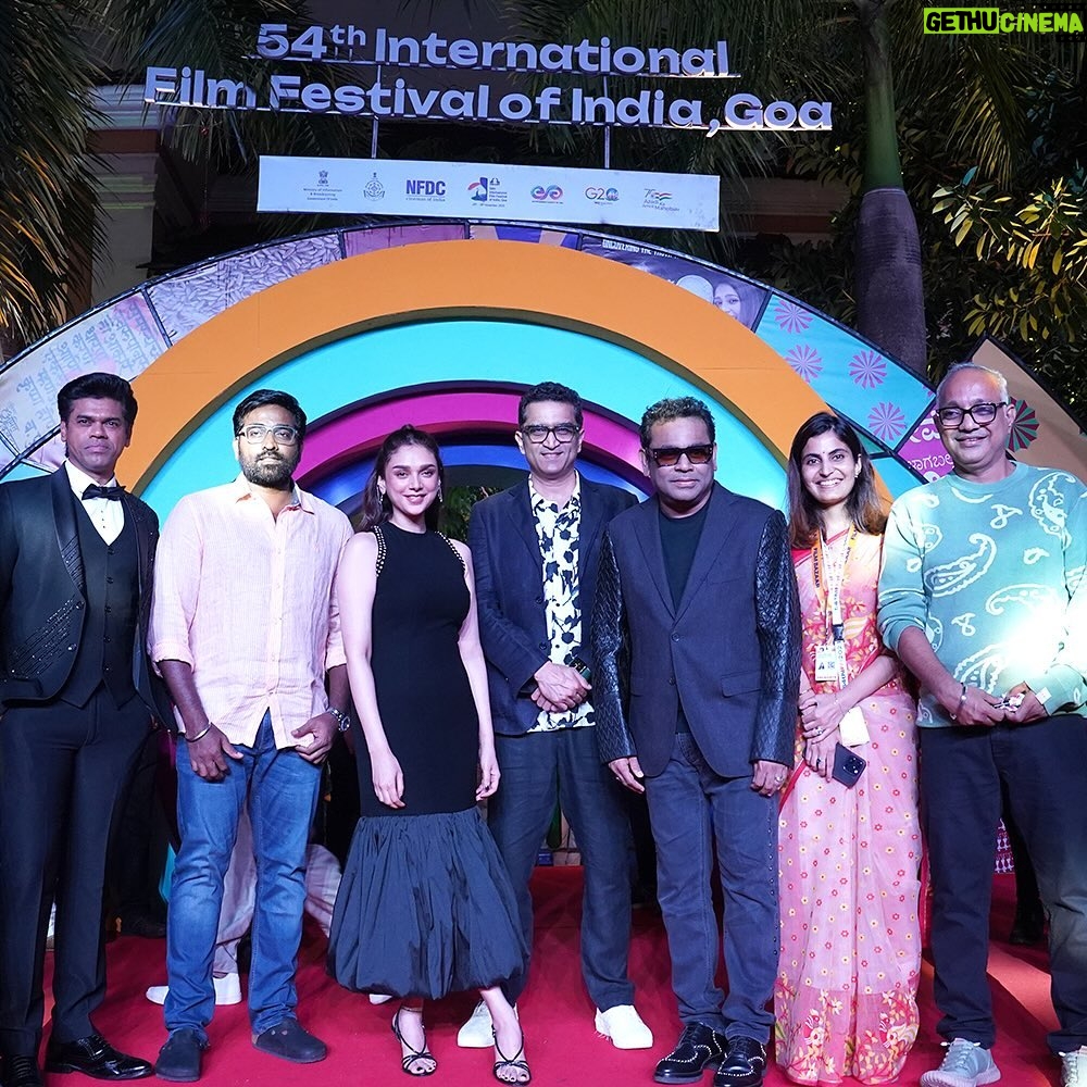 A. R. Rahman Instagram - Reflecting on the unforgettable moments of #GandhiTalks at @iffigoa 🎥✨ . . . @zeestudiosofficial @arrahman @actorvijaysethupathi #ArvindSwami @aditiraohydari @siddharth23oct @shariq_patel @kishorbelekar #Kyoorius @moviemillent @zeestudiossouth @nfdcindia