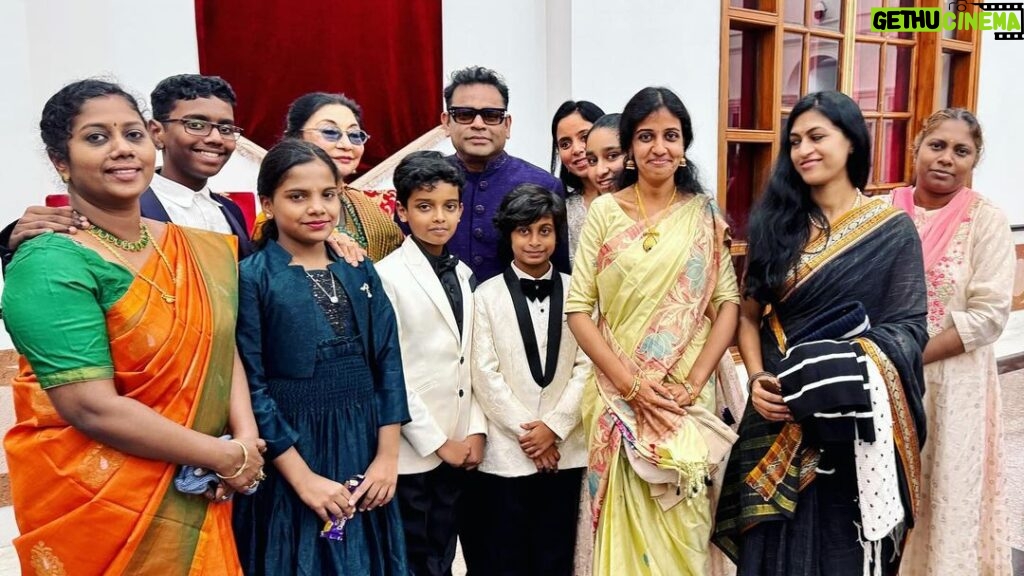 A. R. Rahman Instagram - Chill out photo from the #rashtrapatibhavan after the Students of @kmmcchennai gave a serene artistic piano performance for the @presidentofindia and other dignitaries …#virtiososoloists #pianoplayer #handsonfire🔥🔥🔥🔥🔥 Rashtrapati Bhavan