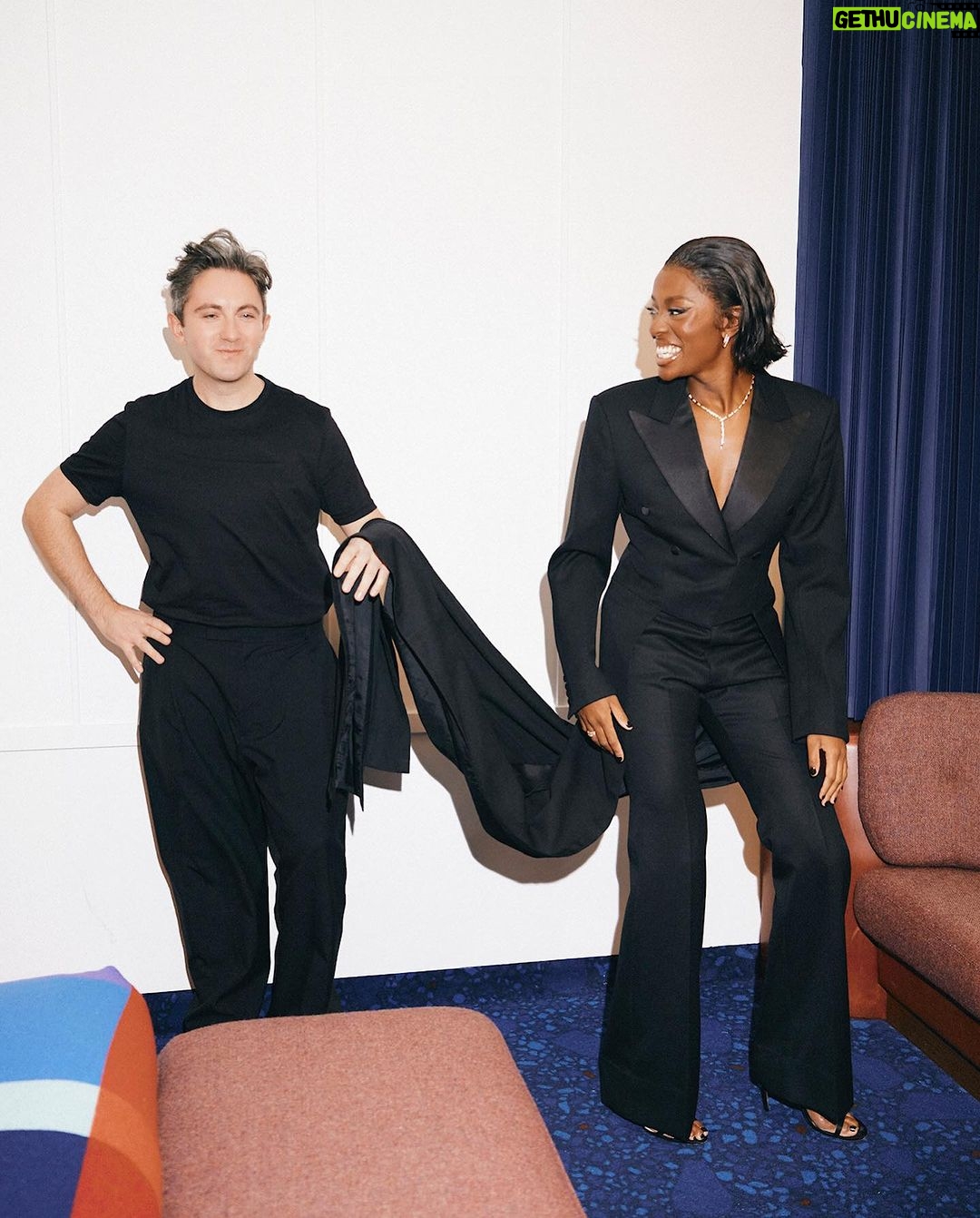 AJ Odudu Instagram - Pringles, fake candles… fashion darlings 🕯️💃🏿✨ Royal Albert Hall