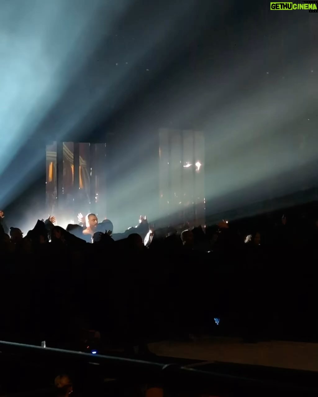 AJ Odudu Instagram - Pringles, fake candles… fashion darlings 🕯️💃🏿✨ Royal Albert Hall