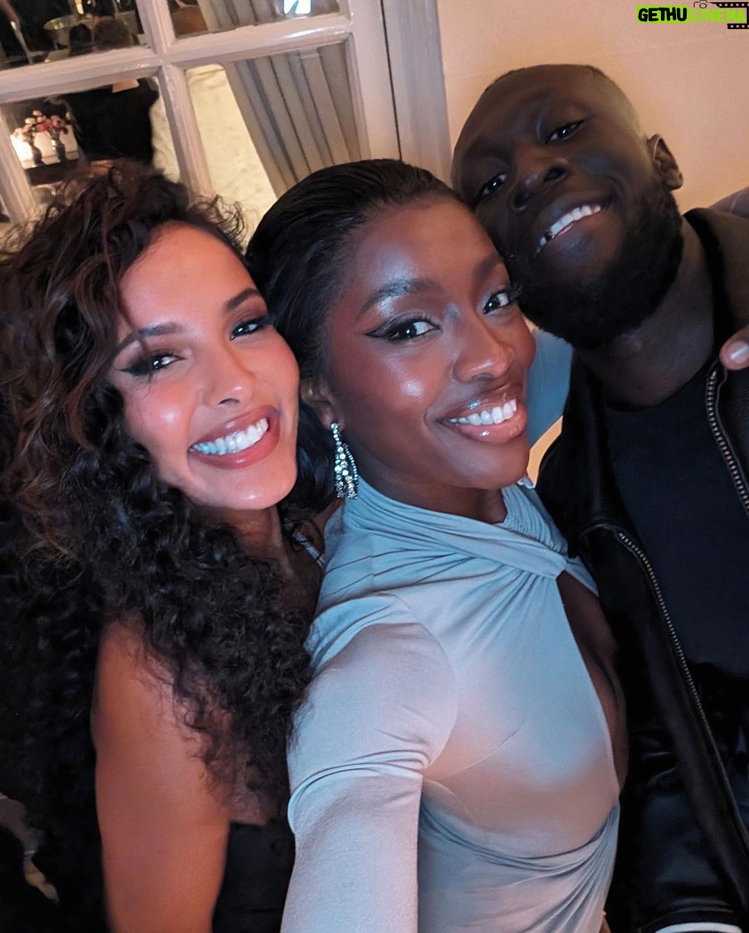 AJ Odudu Instagram - The afters is where it was at. Thank you @edward_enninful & @natasha.poonawalla 🩵✨ London, United Kingdom