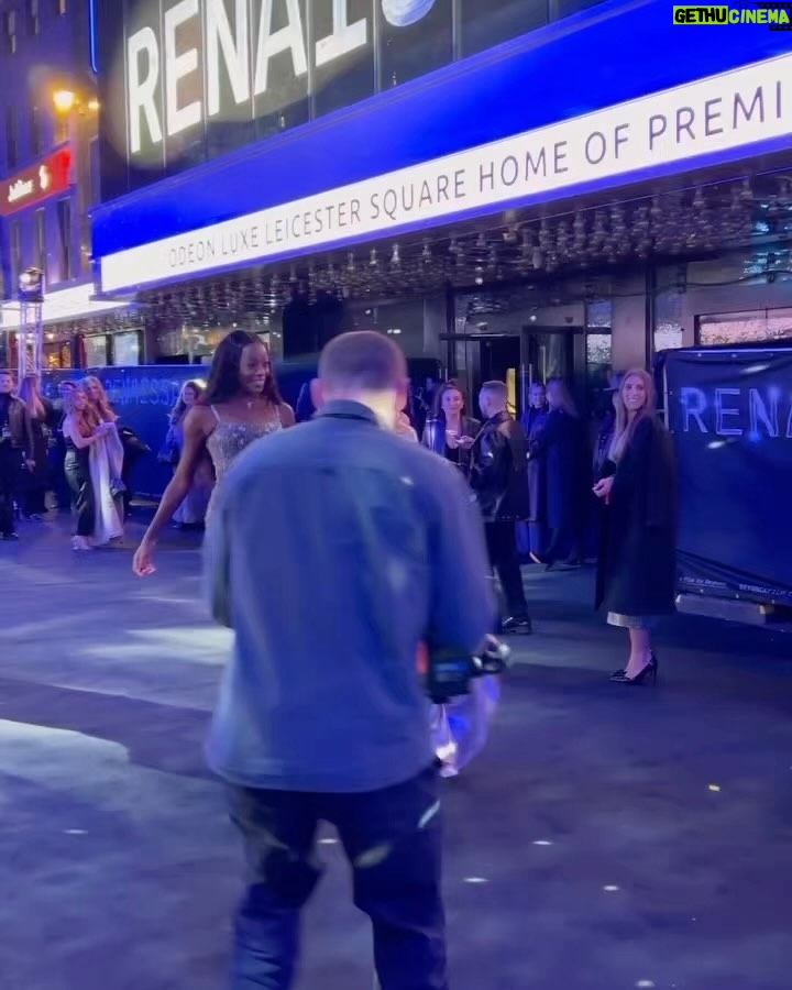 AJ Odudu Instagram - BIG. ENERGY. 🪩✨ Last night @beyonce Renaissance premiere wearing opulent @cliopeppiatt 👑🐝 Leicester Square