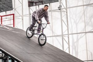 ANARCHY Instagram - @rimbmx 🥇

@redbulljapan
@55naoking

レッドブル・アスリートでBMXフリースタイル・パーク世界王者の称号を持つ中村輪夢の為に書き下ろした
応援ソング
ANARCHY「HIGH AIR」
中村輪夢は昨年、左足かかとを骨折。いくつかの世界大会を控えて大きな期待が寄せられるなか、 初めて大きな挫折を味わい、肉体的にも精神的にも苦しい困難に直面した。ANARCHYにとって中村輪夢は同郷・京都出身の後輩。そんな中村輪夢の為に描き下ろした応援歌!