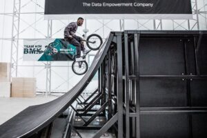 ANARCHY Instagram - @rimbmx 🥇

@redbulljapan
@55naoking

レッドブル・アスリートでBMXフリースタイル・パーク世界王者の称号を持つ中村輪夢の為に書き下ろした
応援ソング
ANARCHY「HIGH AIR」
中村輪夢は昨年、左足かかとを骨折。いくつかの世界大会を控えて大きな期待が寄せられるなか、 初めて大きな挫折を味わい、肉体的にも精神的にも苦しい困難に直面した。ANARCHYにとって中村輪夢は同郷・京都出身の後輩。そんな中村輪夢の為に描き下ろした応援歌!