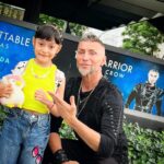 Aaron Crow Instagram - E-meet my youngest Mexican fan 😊🙏🏼👋🏼👋🏼. #itsaaroncrow #theillusionistsmx #theillusionistslive #mexicocity #teatrotelcel #ocesa #citybamex
