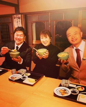 Abareru-kun Instagram - 北斗さん健介さんご夫妻と伊勢神宮へ‼︎
そして、私にサバイバルの知識や技術をいつも伝授してくれる大師匠の1人🏕️🗡️伊勢の大先輩四方谷さんにもバッタリ会うことが出来た‼︎
不思議な力を感じざるを得ませんでした。