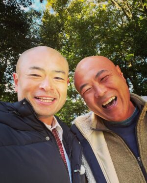 Abareru-kun Instagram - 北斗さん健介さんご夫妻と伊勢神宮へ‼︎
そして、私にサバイバルの知識や技術をいつも伝授してくれる大師匠の1人🏕️🗡️伊勢の大先輩四方谷さんにもバッタリ会うことが出来た‼︎
不思議な力を感じざるを得ませんでした。