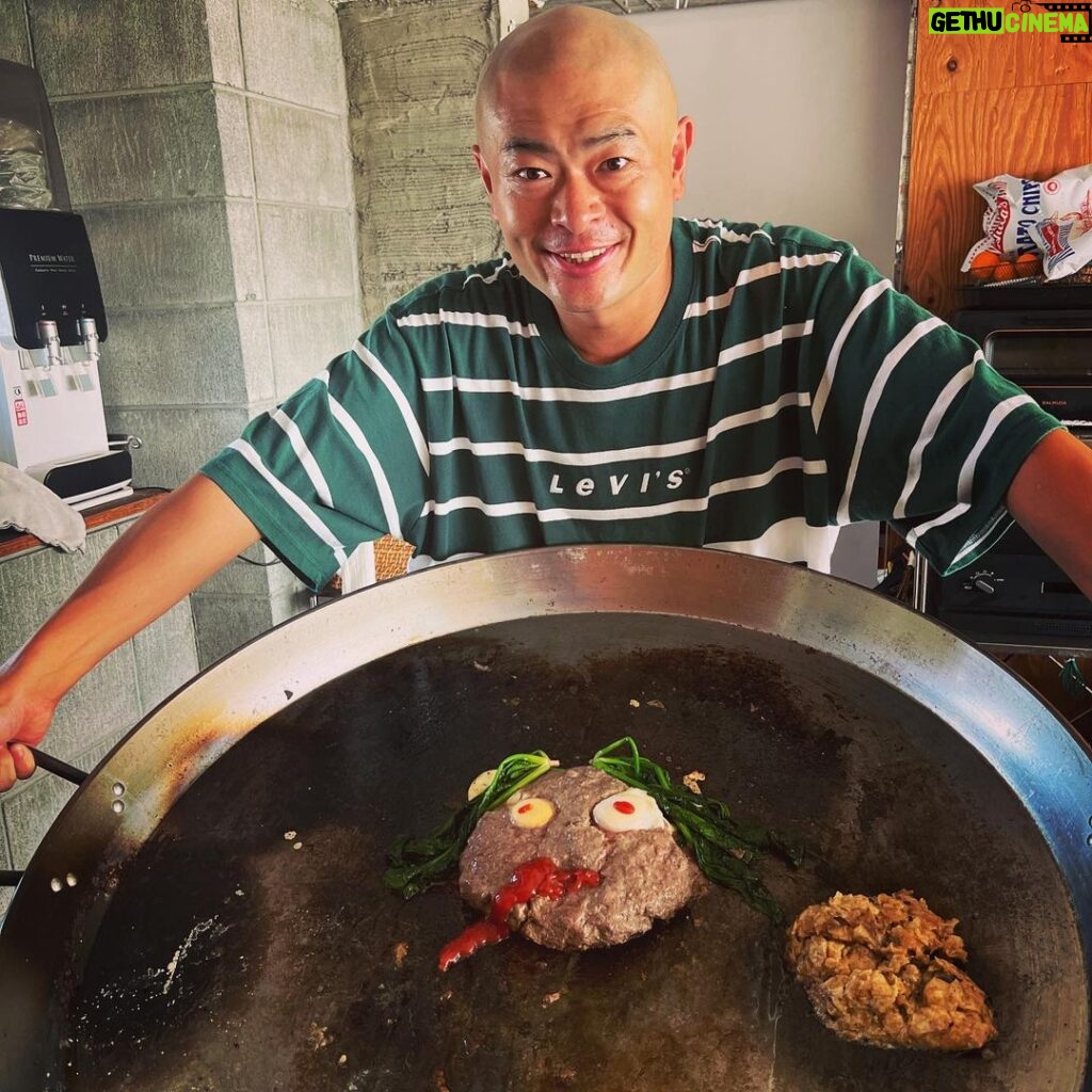 Abareru-kun Instagram - 今日はかわいいハンバーグと即席マッシュポテトにしたよ。