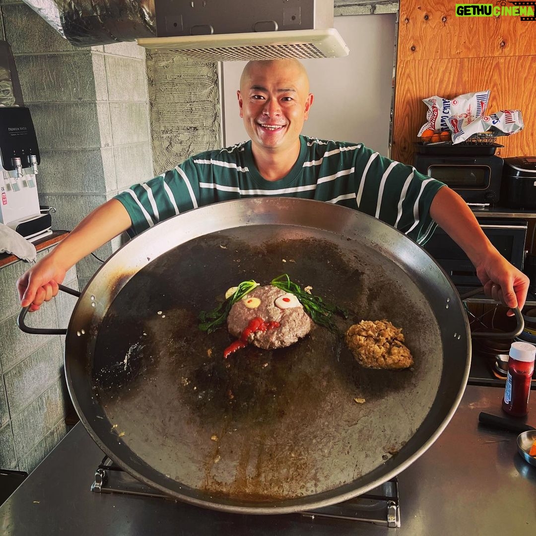 Abareru-kun Instagram - 今日はかわいいハンバーグと即席マッシュポテトにしたよ。